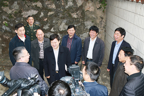 刘志仁亲临红龙扑克走访慰问军转干部国防建设二等功臣侯尚德