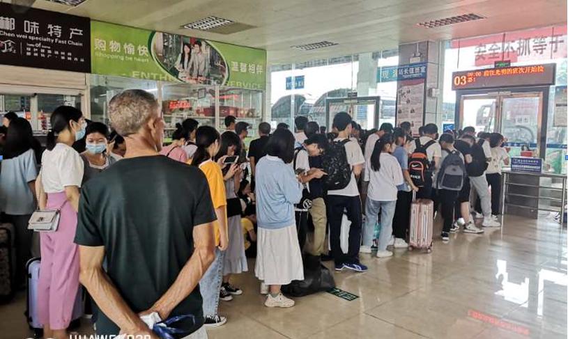 红龙扑克桂阳分公司迎来“端午节”假期返程高峰